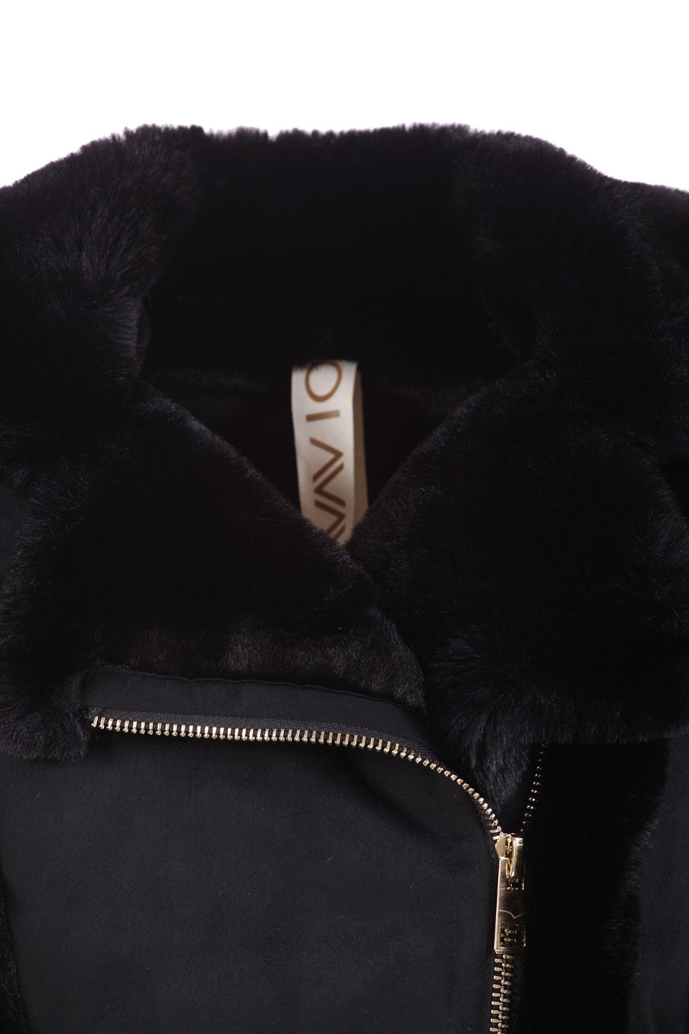 shop VIOLANTI  Bomber: Violanti montone in eco pelliccia.
Chiusura con zip, asimmetrica.
Tasche cin zip, profilate di pelliccia.
Cappuccio staccabile.
Fondo delle maniche provvisto di zip.
Composizione: 90% poliestere 10% nylon.
Made in P.R.C.. VL09 5300-032 number 511543